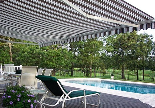 modern-patio-pool-side-with-rectractable-deck-awning